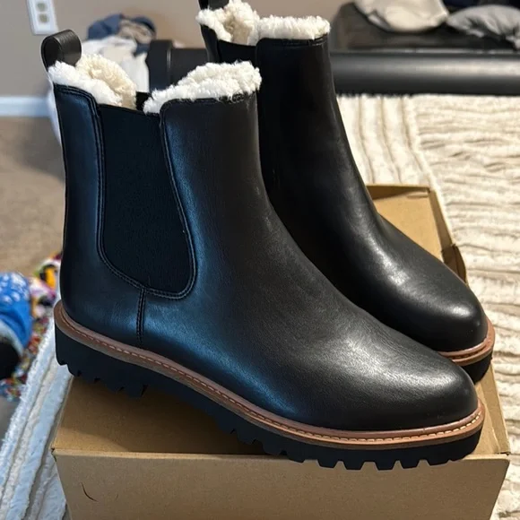 Women's JCrew Sherpa lined Chelsea Boots - Picture 1 of 5